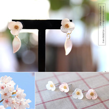 plum blossom 자개 귀걸이 [일본 출고 천연 자개 매화꽃 벚꽃 투웨이 earring]